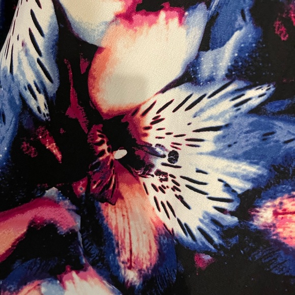 Floral Tee - Picture 2 of 3